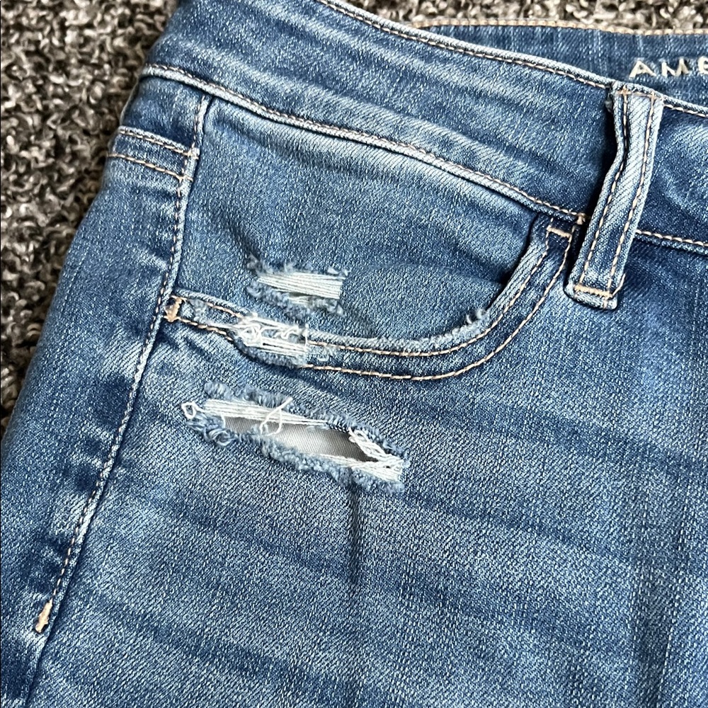 American Eagle Outfitters Women's Light Blue Ripped Skinny Jeans - Picture 4 of 5